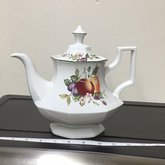 Fancy teapot - Picture 3 of 12